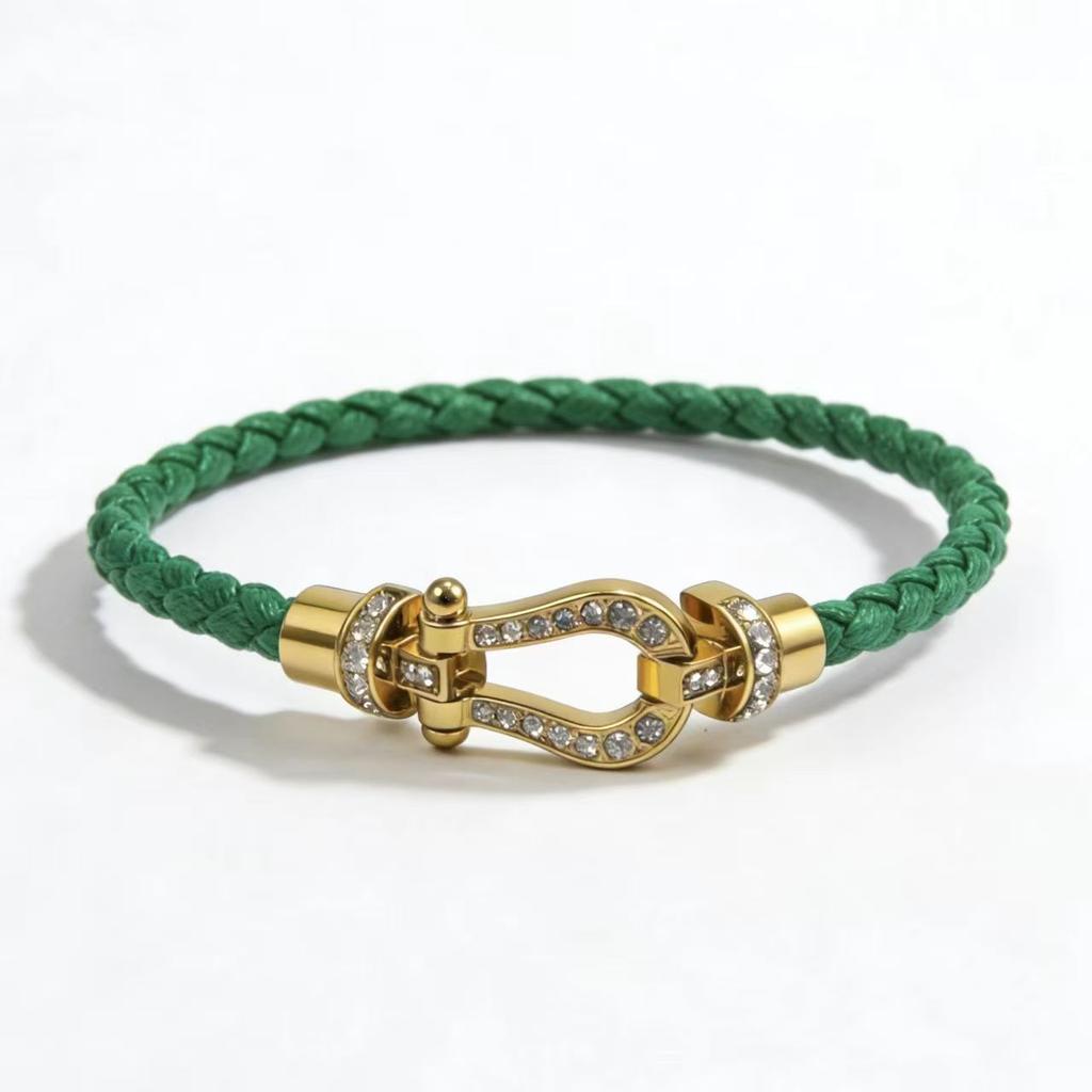 Pulsera en forma de U de herradura Microincrustada Cuerda de cuero de doble capa Hebilla magnética Pulsera de herradura 2026 Moda Accesorios de uso personalizado