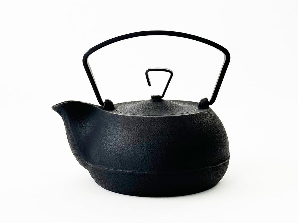 Nanbu Iron Teapot TETSUBIN KETTLE Ichiudo Cast Iron Compatible with 200V IH Cooktops [0.7L Kettle] (Black Finish)