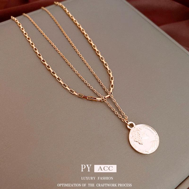 

Titanium Steel Portrait Pendant Necklace - High-End Niche Fashion Versatile Jewelry