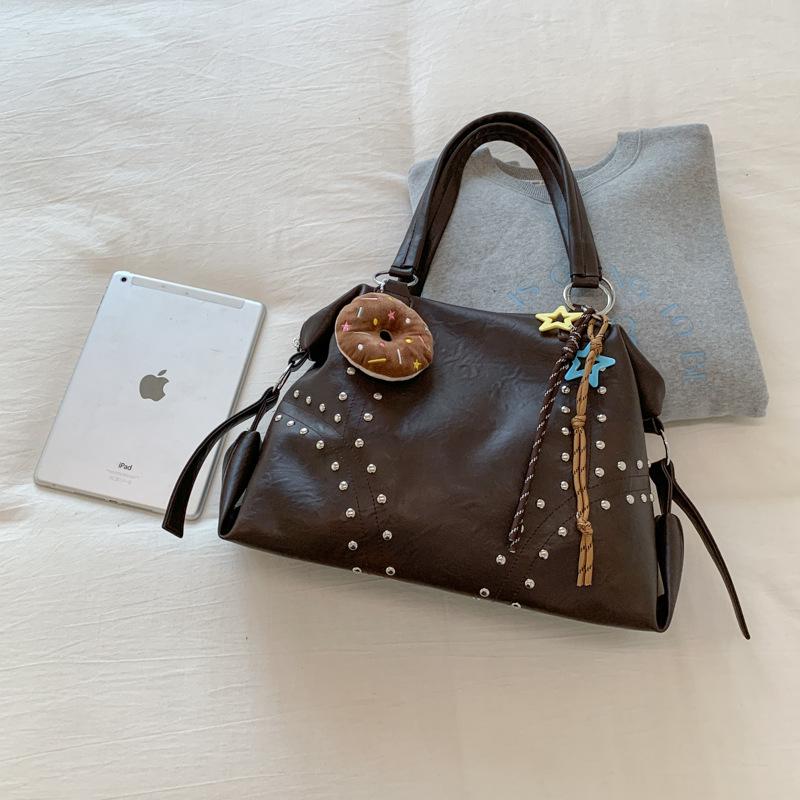 Fashion Rivet Shoulder Bag Women's Bag New Fashion Large Capacity Handbag Casual Versatile Commuter Underarm Bag