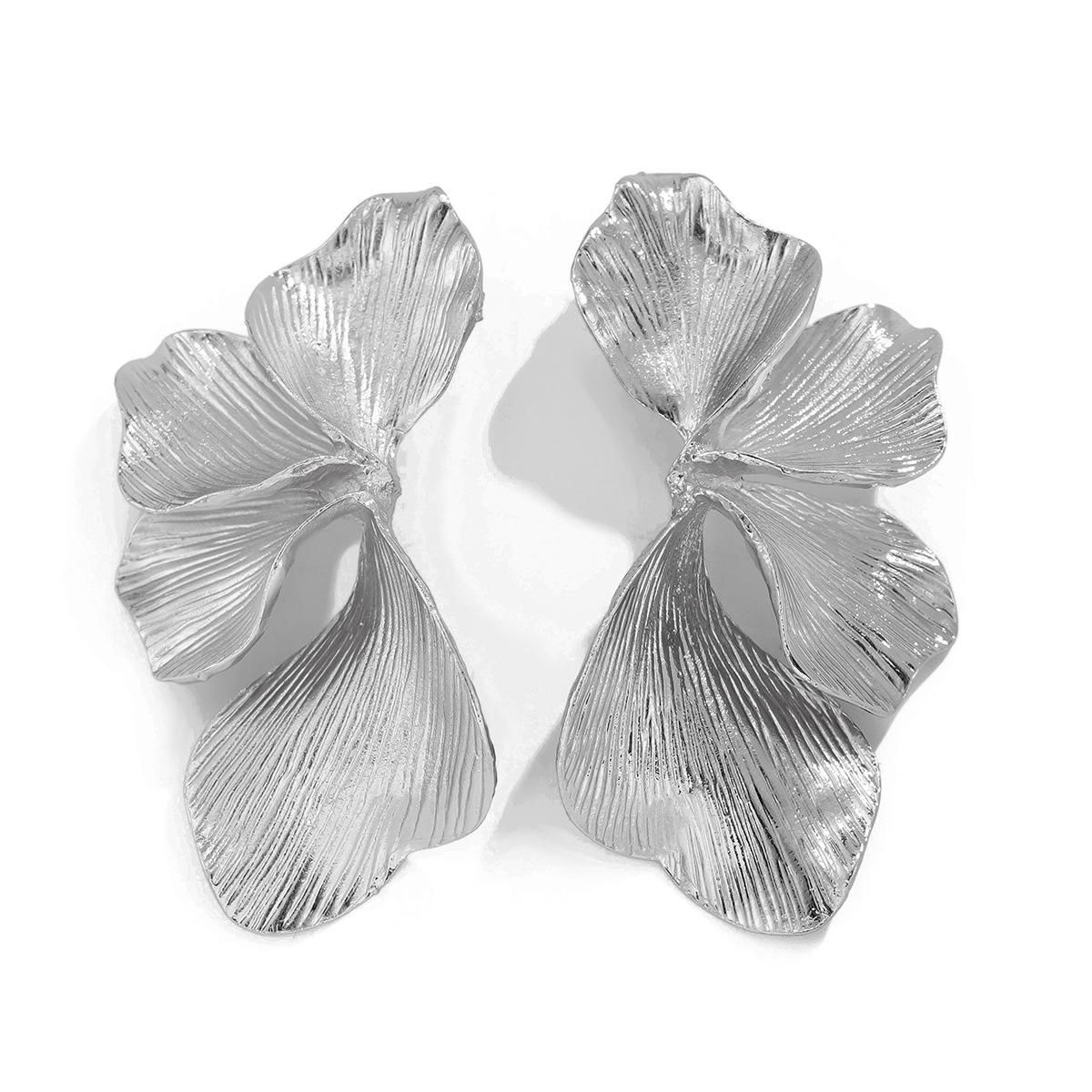 

European and American irregular pleated petal stud earrings 2025 trendy fashion personality Internet celebrity versatile ear jewelry