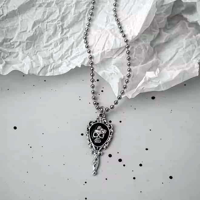 

Dark Gothic Black Drip Glaze Skull Thorn Cross Heart Pendant Necklace for Men Women Hallowmas Party Punk Jewelry Accessories