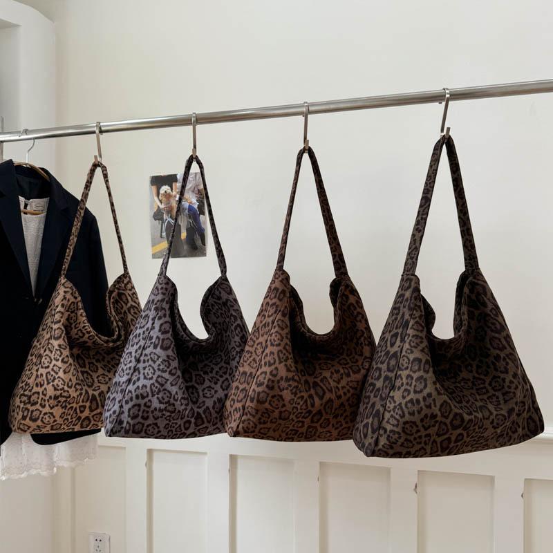 Large-capacity leopard print bag women's 2025 new autumn and winter fashion versatile shoulder bag casual commuter tote bag