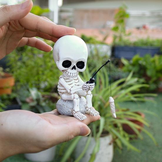 Shaking Head Fishing Skull Resin Mini Skeleton Fisher Sculpture Halloween Gothic Decor Garden Pond Fountain Decor