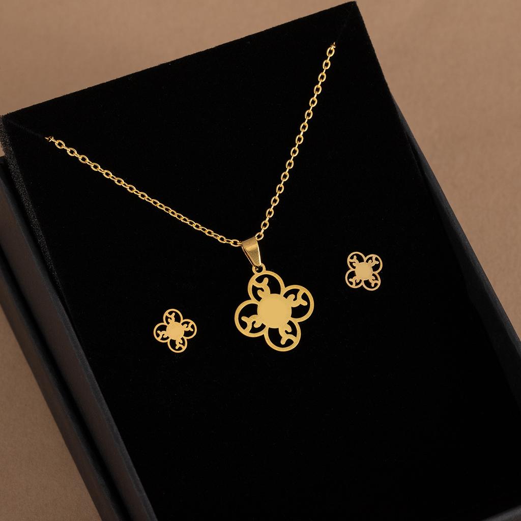 Edelstahl Hohl Liebe Halskette Set Weiblich Nische Designgefühl Gold Anhänger Schlüsselbeinkette