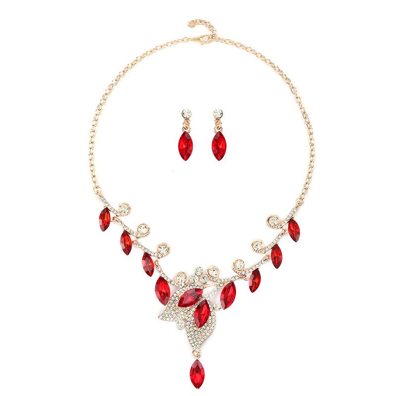 European & American Retro Crystal Necklace Set: Women's Luxury Evening Dress Clavicle Chain