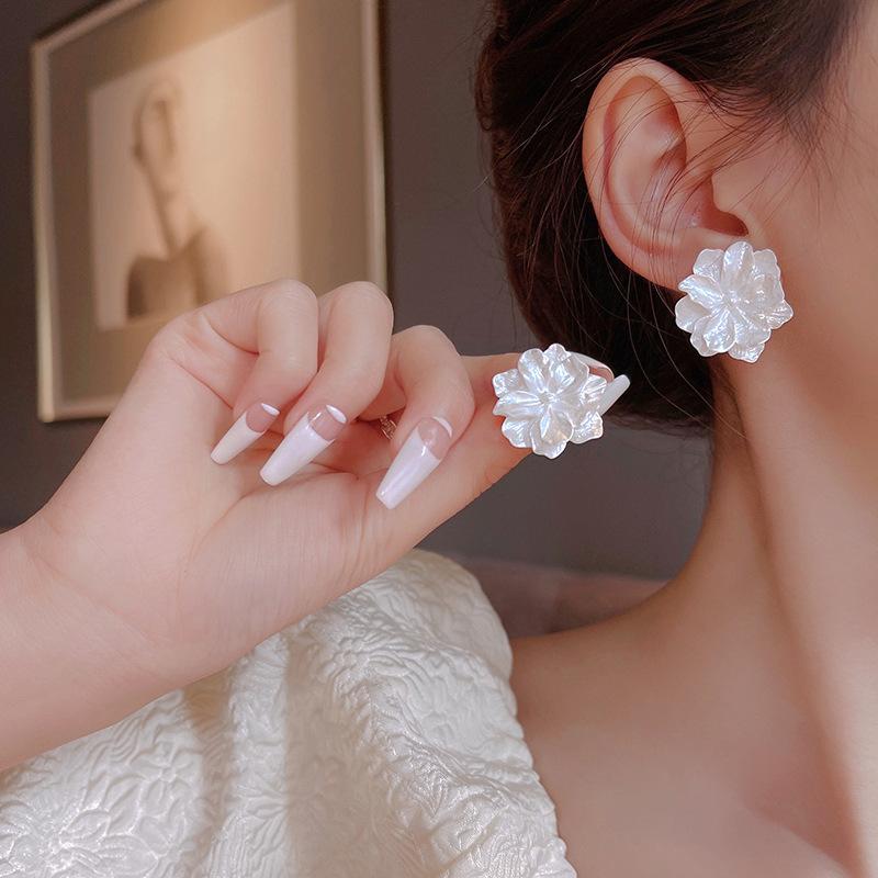Premium pearl flower fringed earrings 2025 light luxury gentle temperament earrings niche personality earrings women