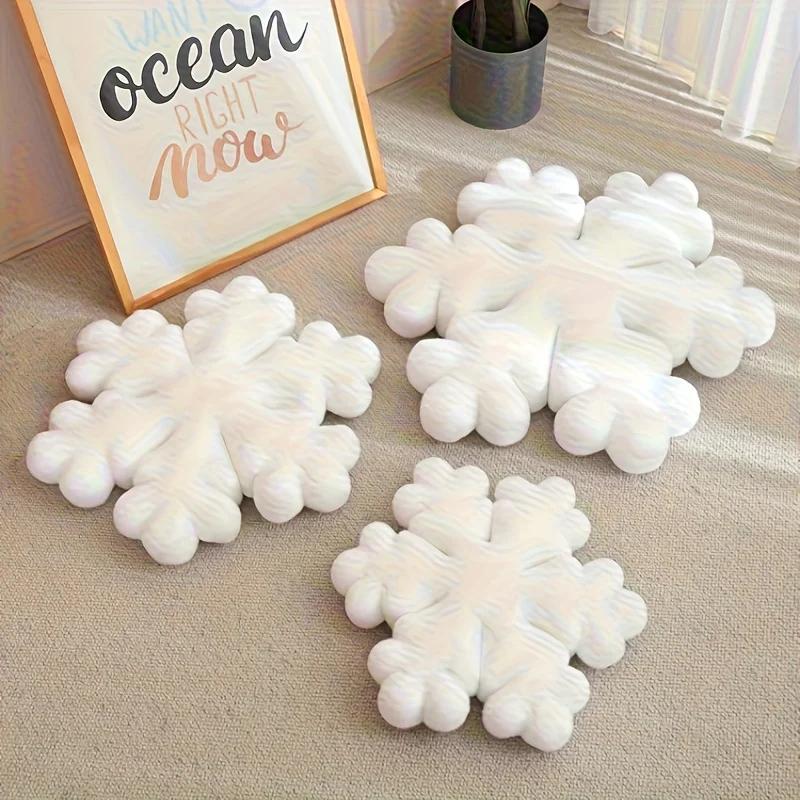 Comfortable Snowflake Pillow/Seat Cushion, Soft White Decorative Mat, Suitable for Sofa and Bed,Easy To Care, All-Season Comfort