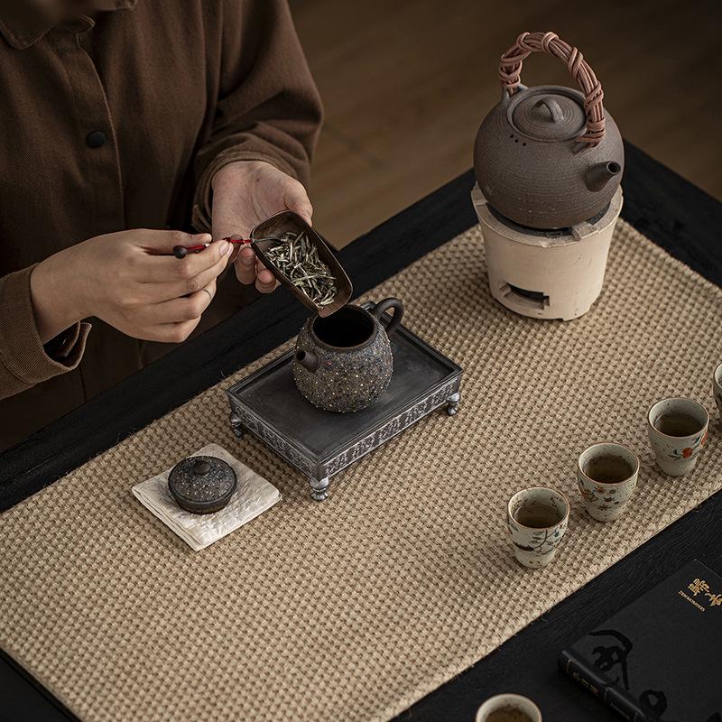 Miaozhu Xuan Retro Dwukolorowy Żakardowy Lniany Mata do Herbaty - Ręcznie Robiony Bieżnik Malowany Roślinnie do Chińskiego Wystroju Herbacianego