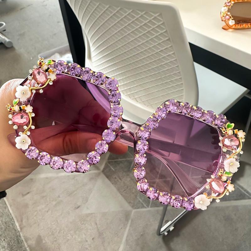 Nicht polarisierte neue Marke Luxus quadratische Sonnenbrille Frauen Diamant Kristall Strass Sonnenbrille Schattierungen