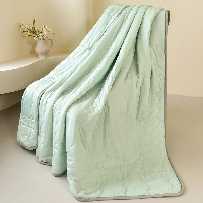 Solid Color Cool Silk Summer Quilt Single Piece Washable Air Conditioning Quilt Summer Gift Summer Thin Quilt