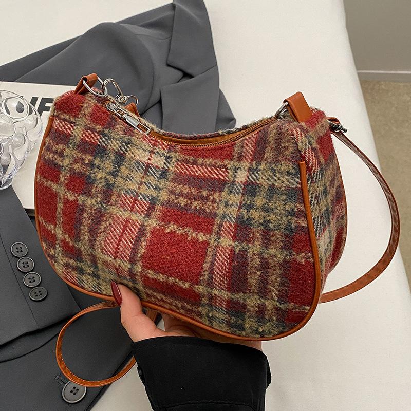 

Сумка-багет женская 2024 новая модная сумка-мессенджер в иностранном стиле, универсальная на плечо/подмышку