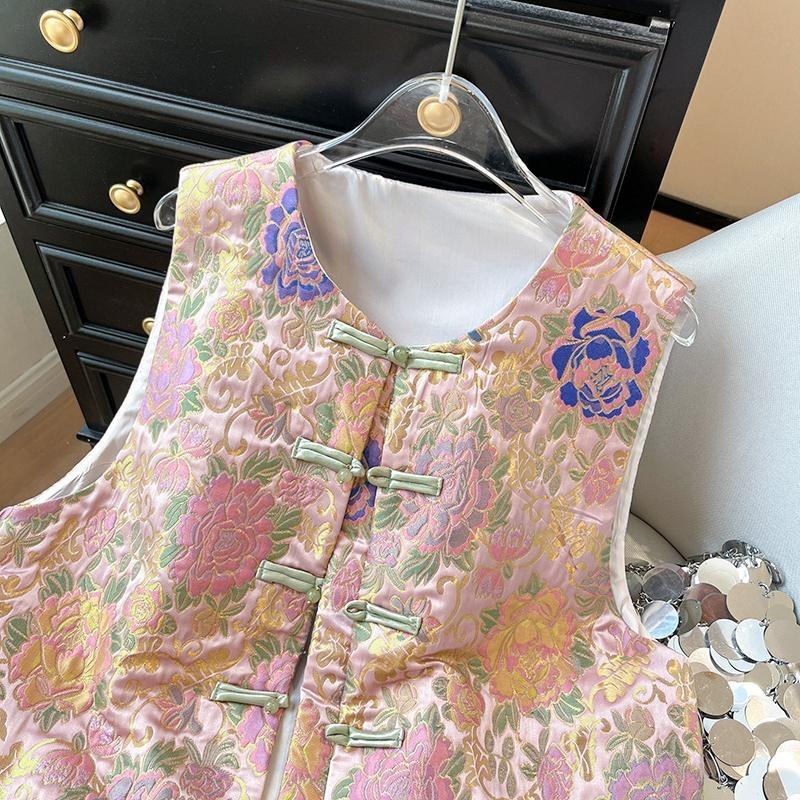 Temperament Vest Women 2025 Spring and Summer Color Outer Wear Round Neck Disc Buckle Vest