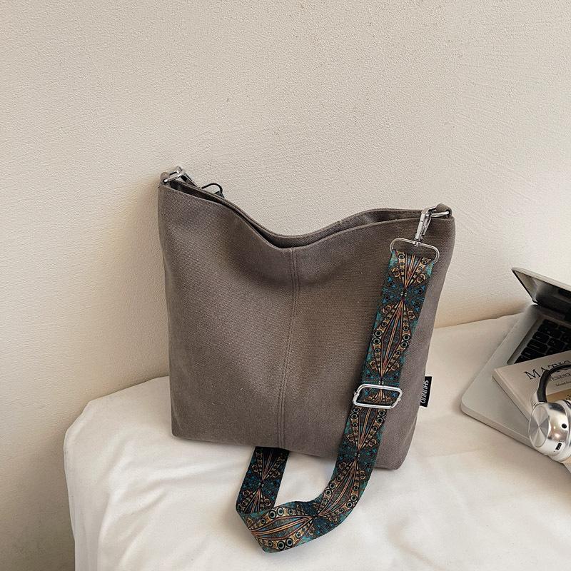 Large-capacity bag women's autumn new retro broadband shoulder messenger bag textured commuter bucket bag