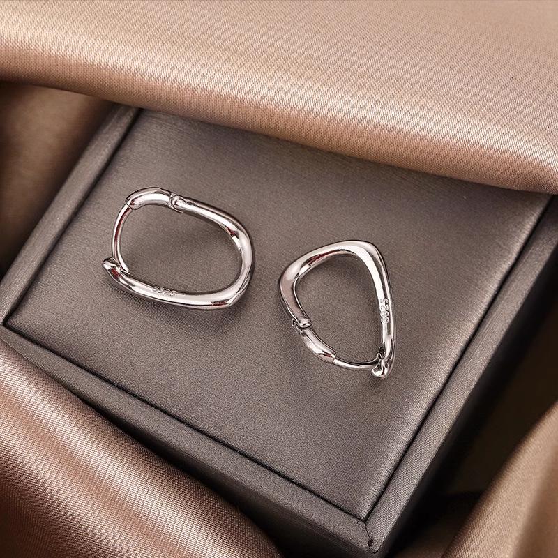 

Xiangxu 2024 Тренд Неправильные серьги-кольца - Дизайн легкой роскоши