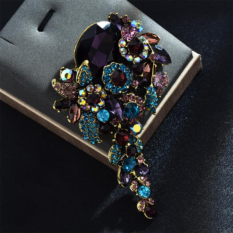 SKEDS Luxury Exquisite Women Girls Rhinestone Flower Pendant Brooches Badges Elegant Lady Gorgeous Crystal Pin Jewelry Gift