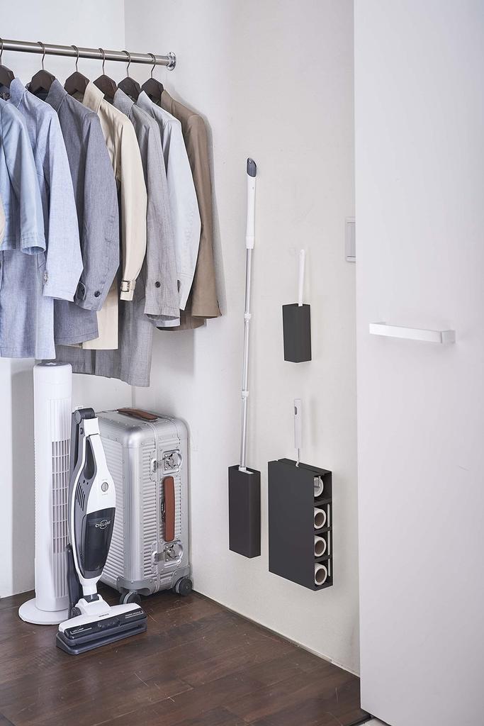 Yamazaki Jitsugyo 5388 Magnetischer Bodenwischerständer, Schwarz, 11 x 5 x 26 cm, Turm, schwebende Lagerung, einfache Installation, ca.