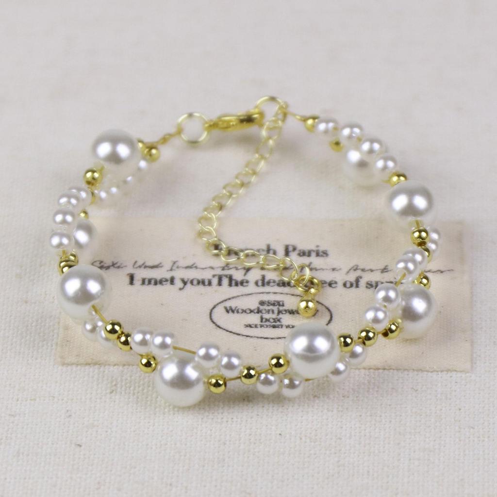 Elegant 2025 Pearl & Small Flower Cat Paw Beaded Bracelet