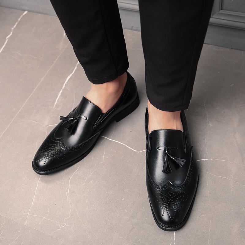 Brand Men's Breathable Carved Tassel Casual Loafers, British Style Men's Comfortable Soft Soled Pointed Leather Shoes