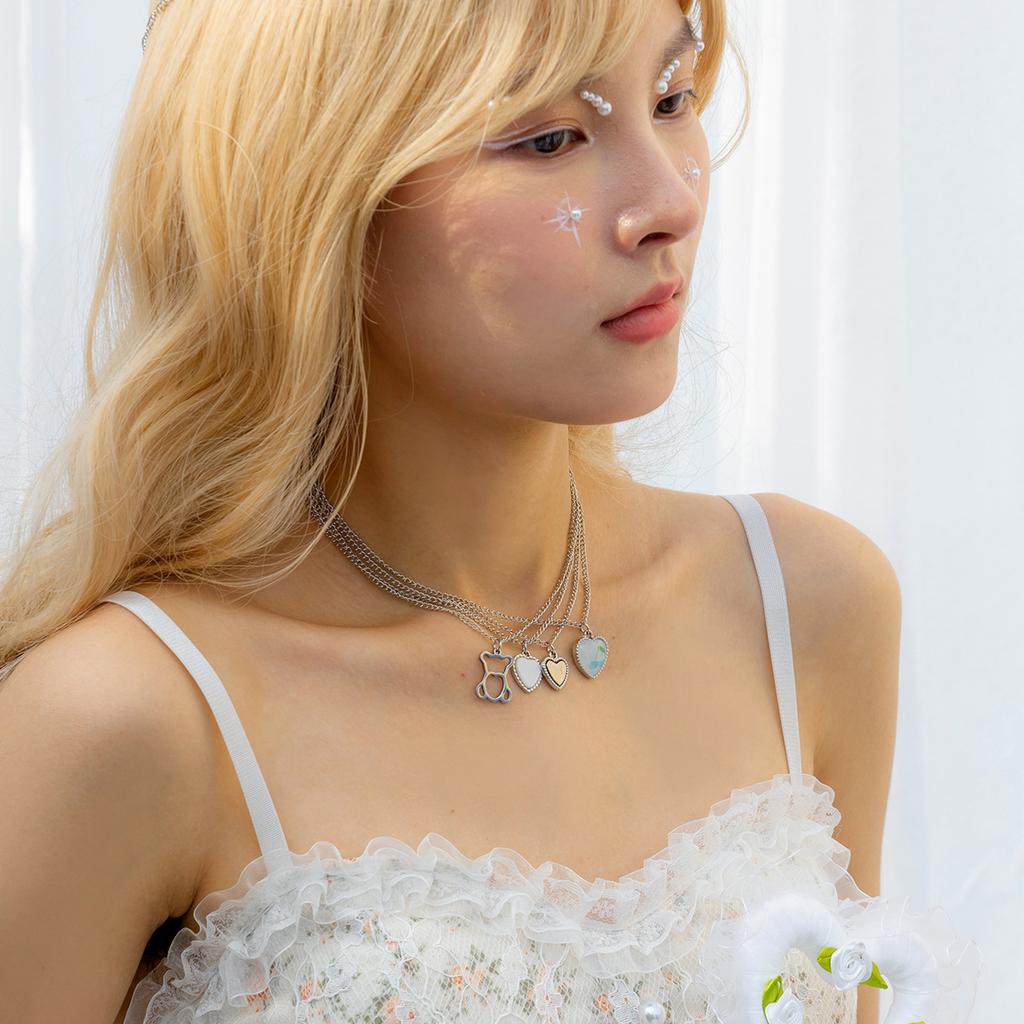 Accessories, pastoral fresh and sweet heart-shaped bear necklace for women, simple cherry fringed set necklace.
