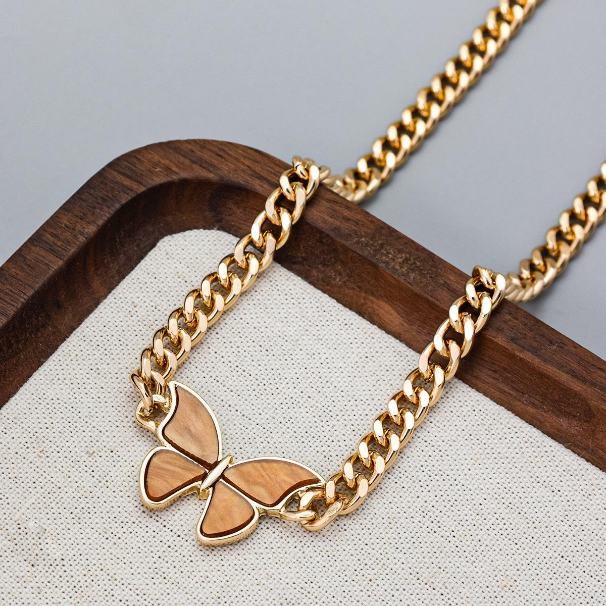 

New product hot selling butterfly element necklace fashionable personality European and American retro popular thick chain necklace for women