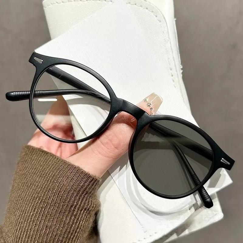 

2026 New Round Frame Photochromic Myopia Glasses Retro HD Blue Light Blocking Outdoor Turn Grey Lenses UV Protection Goggles -4.0 матовий чорний колір