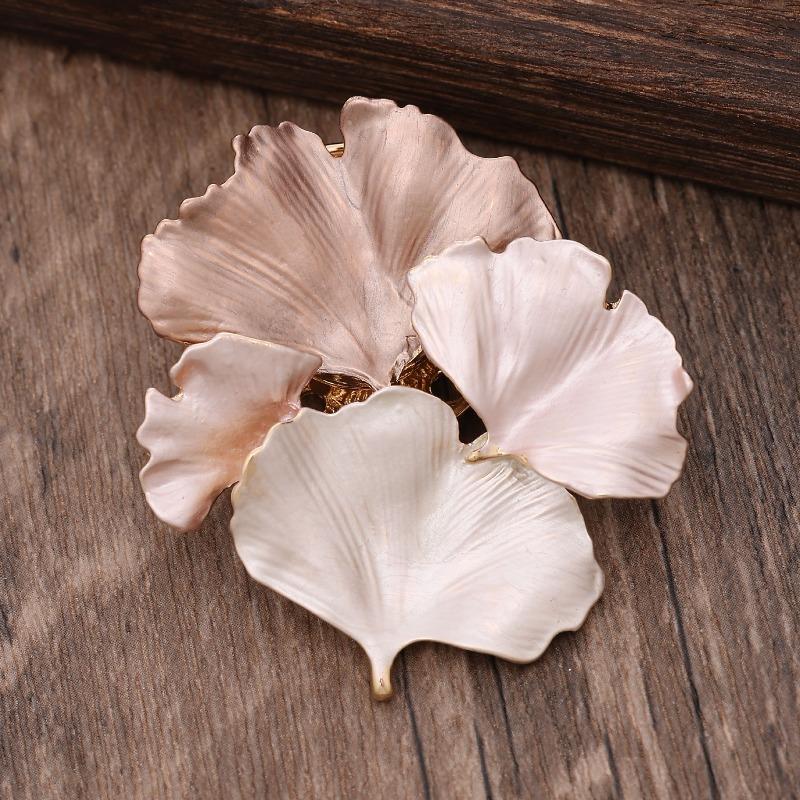 Heiß verkaufende emailierte geometrische Blume magnetische Brosche, modische kreative Blumenbrosche für Damen