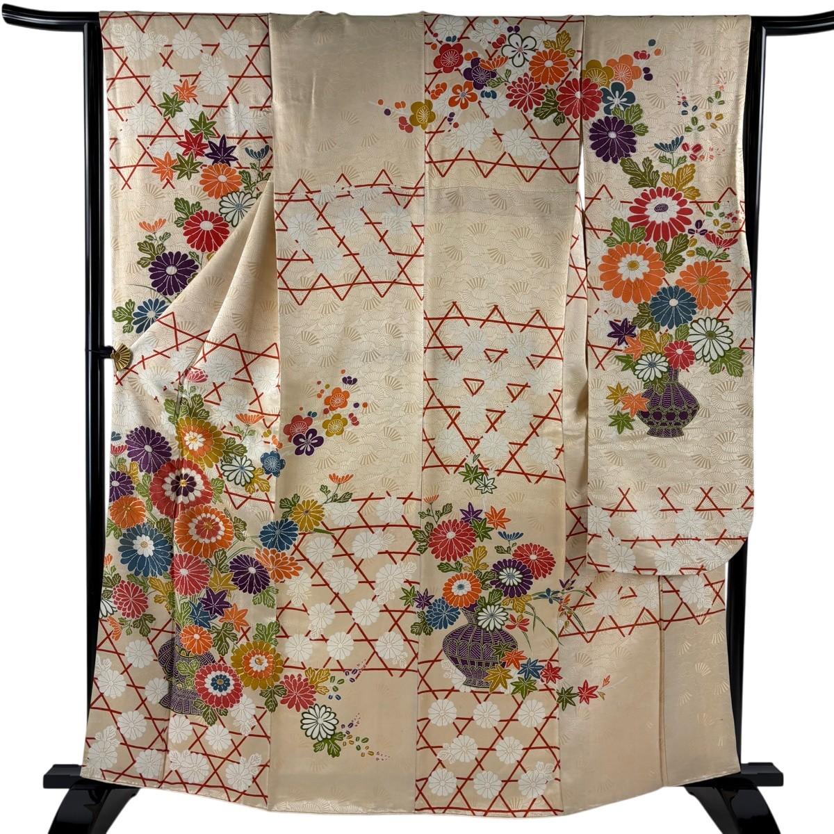 

Furisode length 163cm, sleeve length 64cm M, chrysanthemum vase, gold thread, beige, pure silk, excellent item [Used]