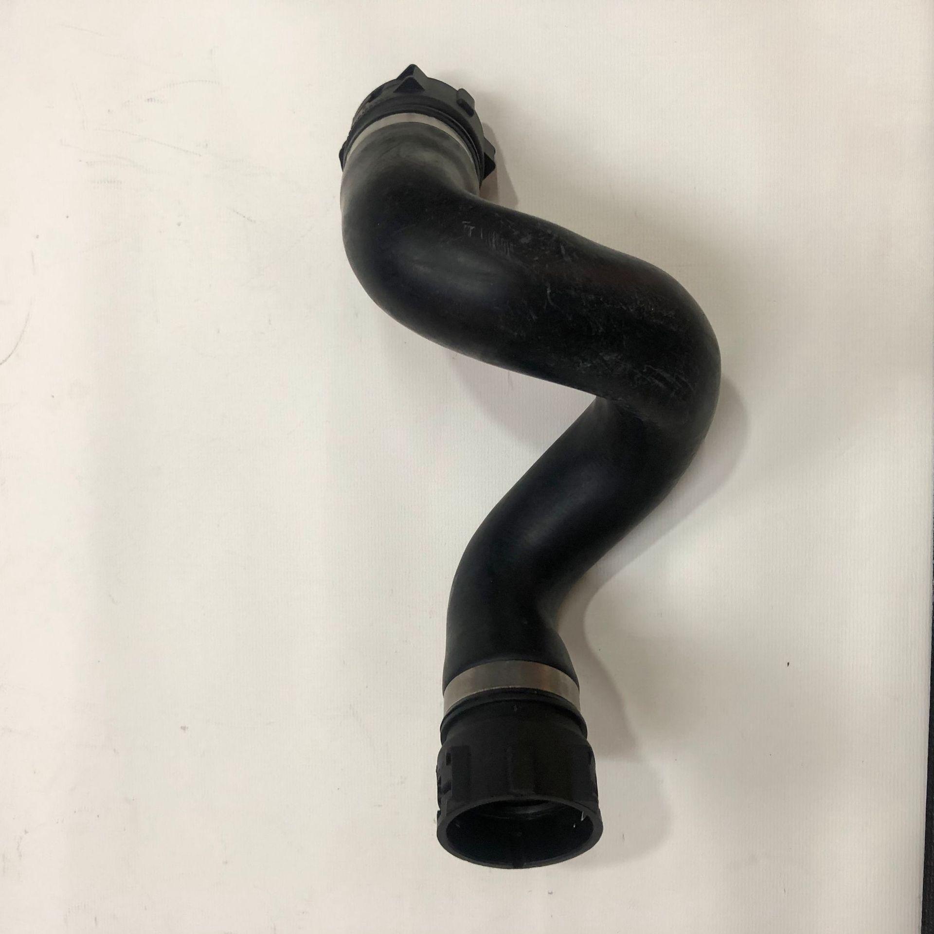 

BMW X5 E70 Upper Radiator Coolant Hose 5
