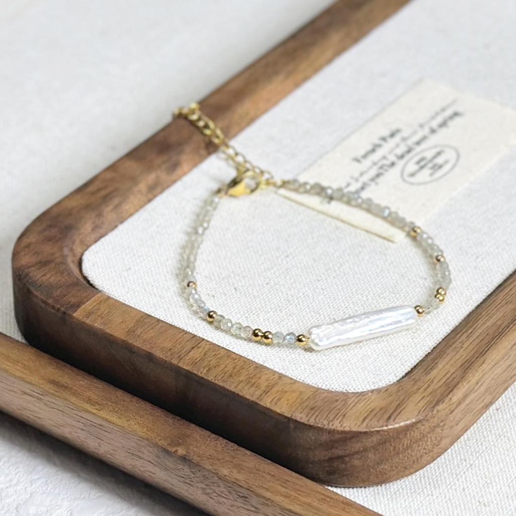 Koreanisches Barock-Armband: Elegantes Damendesign mit Naturstein, Silberstreifen und Perle - Schlicht, Vielseitig, Hochwertiges Gefühl