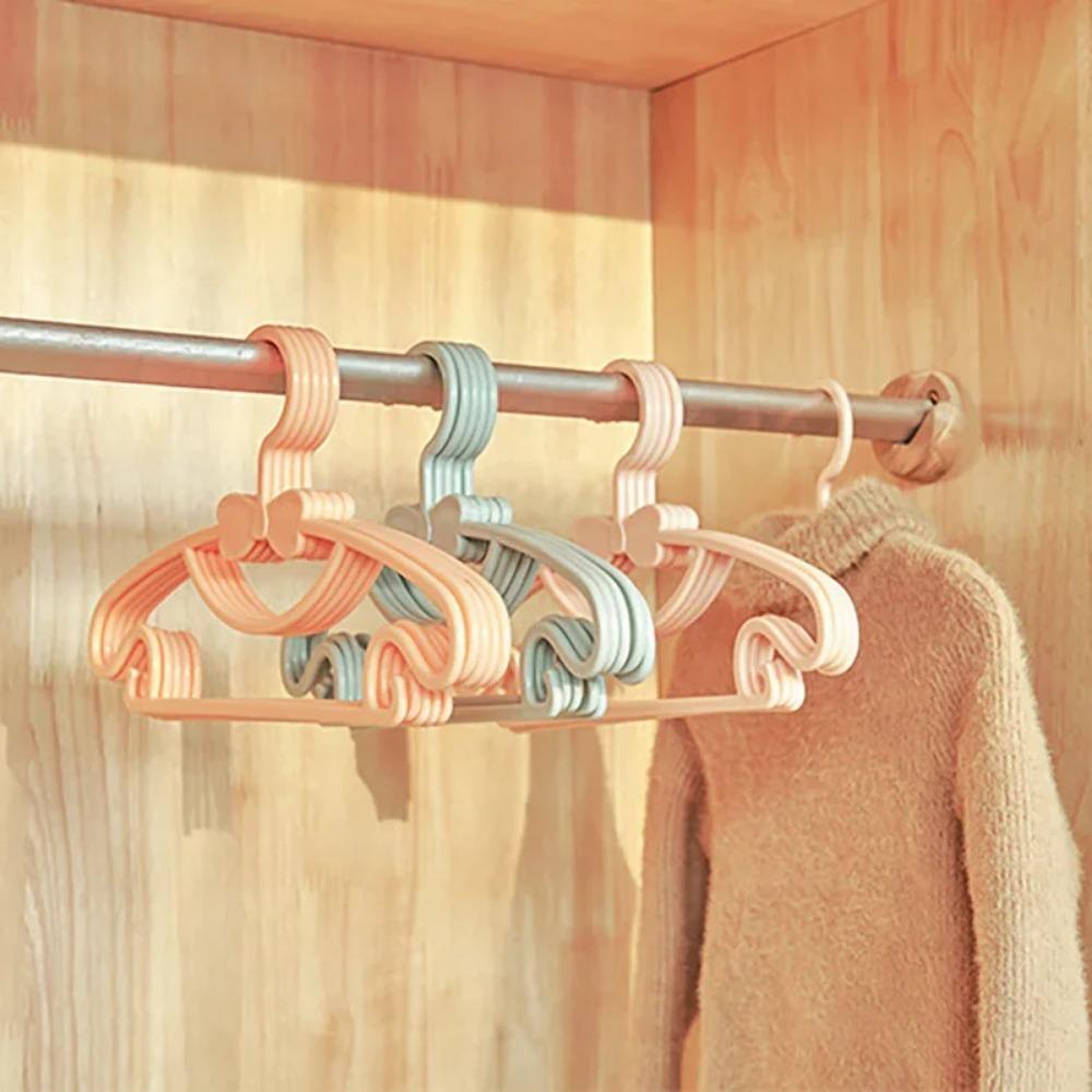10PCS Baby Plastic Hanger with No Trace for Children To Air Clothes Portable Plastic Windproof Hanger for Baby Clothing Organizer