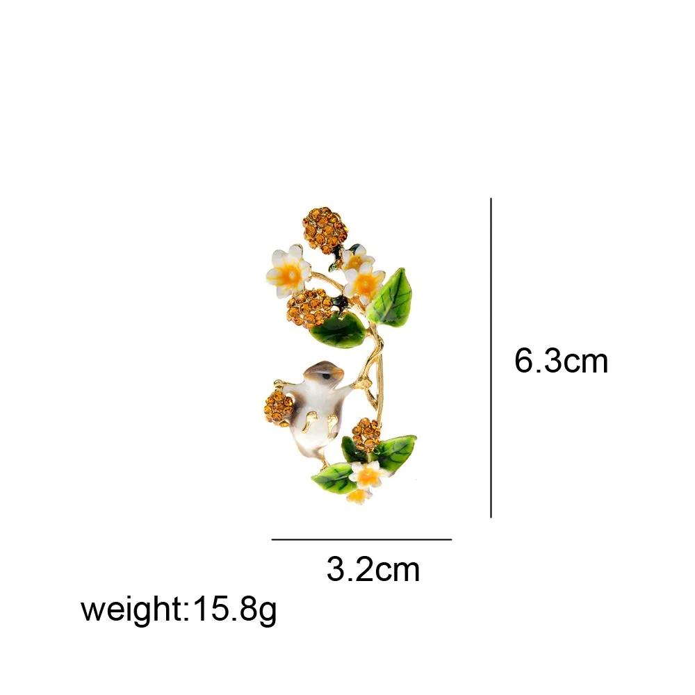 Wiewiórka Zbierająca Maliny Broszki dla Kobiet Zabawna Urocza Przypinka ze Zwierzęciem Modny Design Nowe Akcesoria Kwiatowe Prezent
