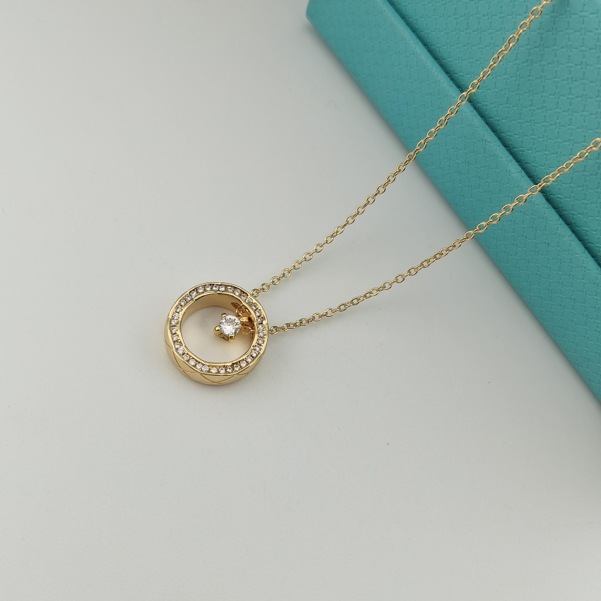 

Rhombus Circle Necklace Couple Collarbone Chain Men s and Women s Jewelry