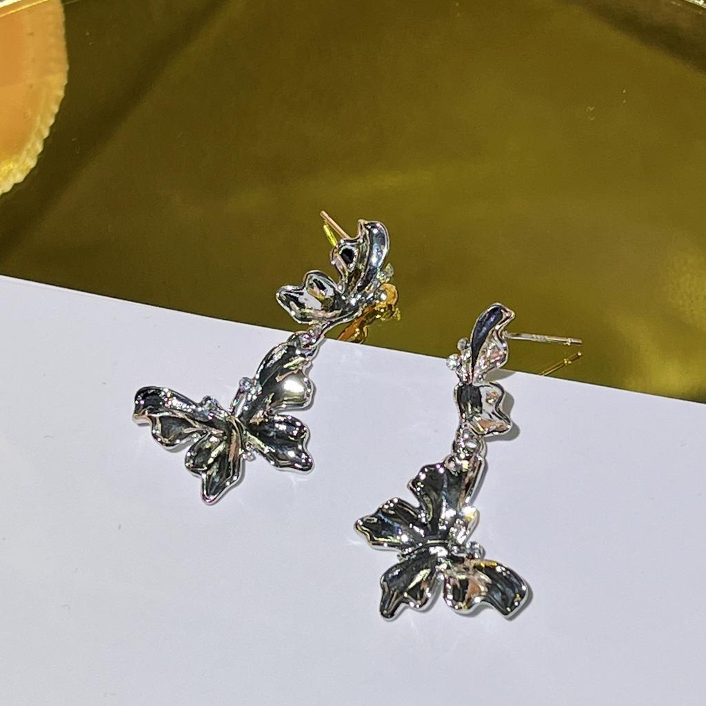 Metal Flower Ear Clips Fashion Light Luxury Golden Exaggerated Flower Clip on Earrings Without Piercing for Women Wedding