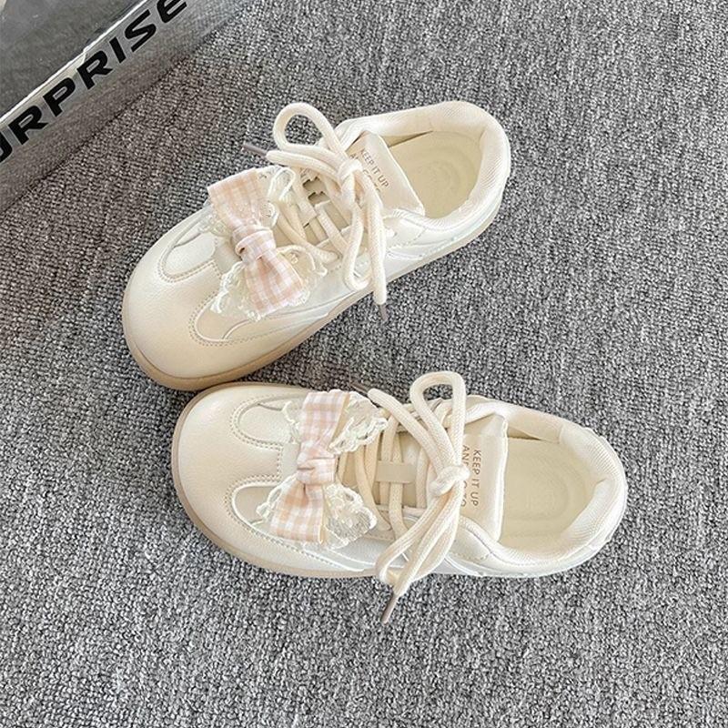 Niedliche Bären-Board-Schuhe Damen 2025 neu Frühling vielseitige Puffs lässige kleine weiße Schuhe Retro-Plateau deutsche Trainingsschuhe