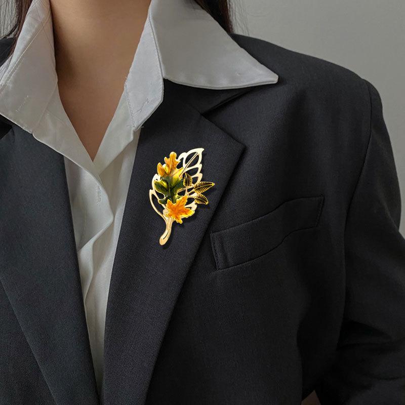 Retro Red Maple Leaf Enamel Dripping Oil Three-dimensional Temperament Brooch