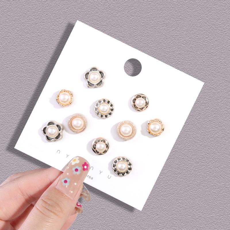 Trousers Are Rolled Edge Stickers, Pants Are Rolled Edge Fixed, Invisible Hidden Buttons Are Closed, and Seam-free Buttons Are Available.