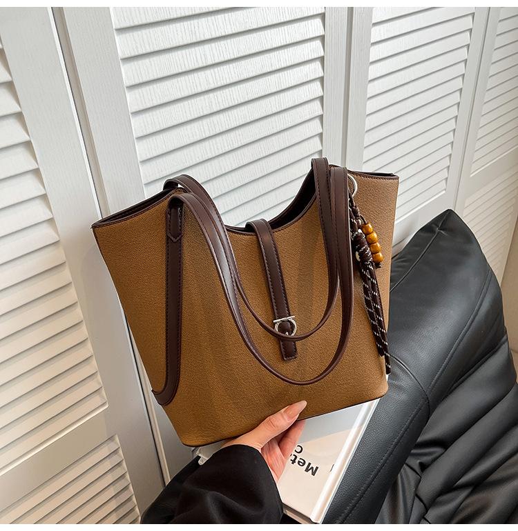 

Premium sense retro big bag women s 2025 new large-capacity versatile shoulder underarm bag super fire portable tote bag коричневый