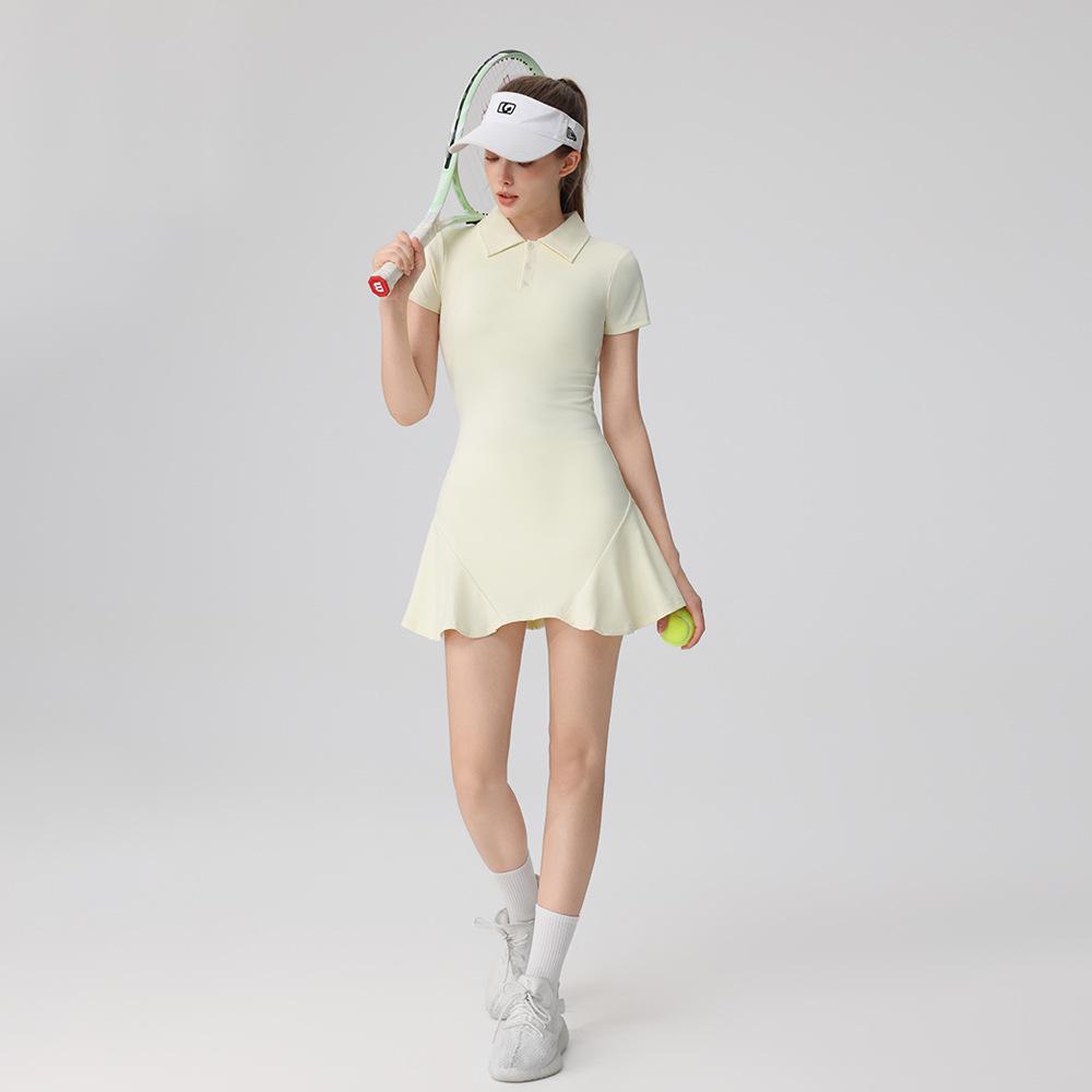 Vestido Polo de Tênis e Golfe Feminino Bingse com Bojos no Peito e Shorts - Ajuste Slim, Manga Curta