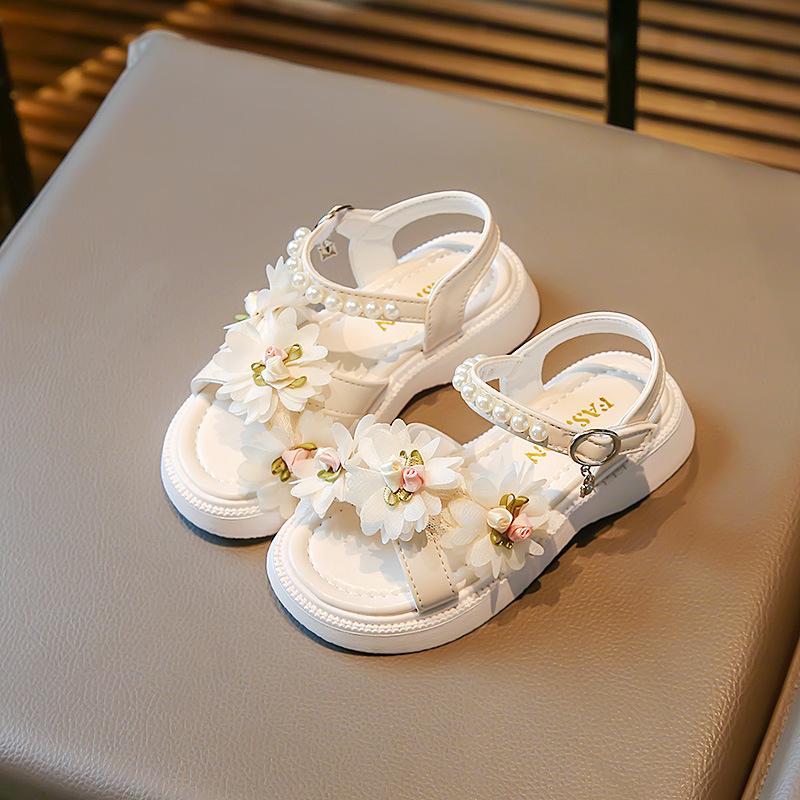 

Сандалии для девочек 2025 лето новые детские туфли принцессы с жемчужными цветами для маленьких девочек, детей среднего и старшего возраста, детская нескользящая обувь 35