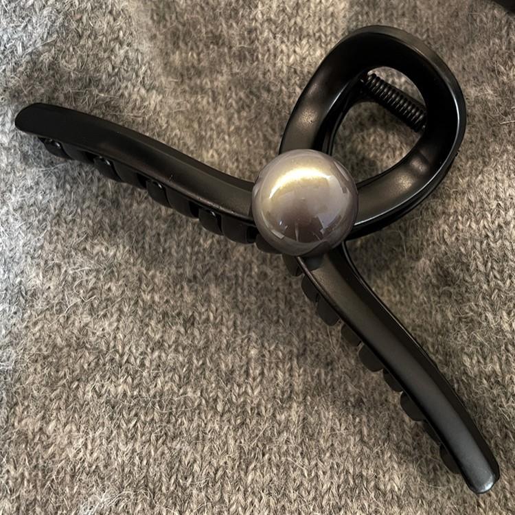 Large Black Pearl Grab Clip Women Simple Niche Premium Hair Clip Back Head Shark Clip Hair Accessories Retro Headwear