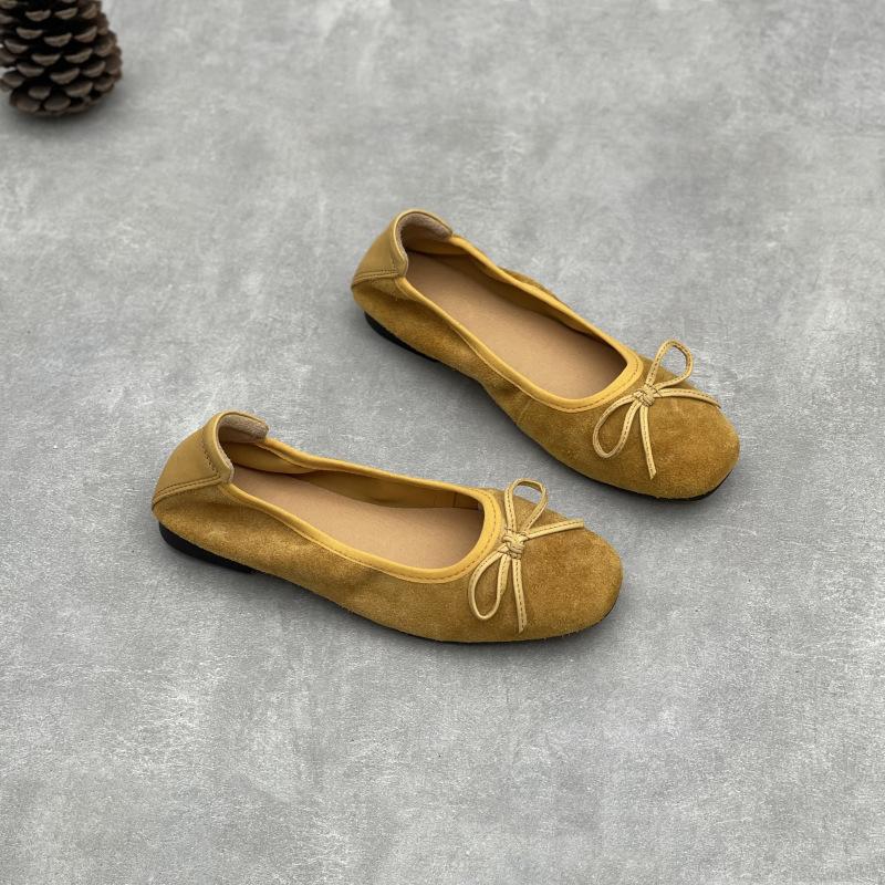 A New Style of Women's Shoes with A Flat Bottom and A Shallow Opening, Featuring Soft Soles and Elastic One-step Straps