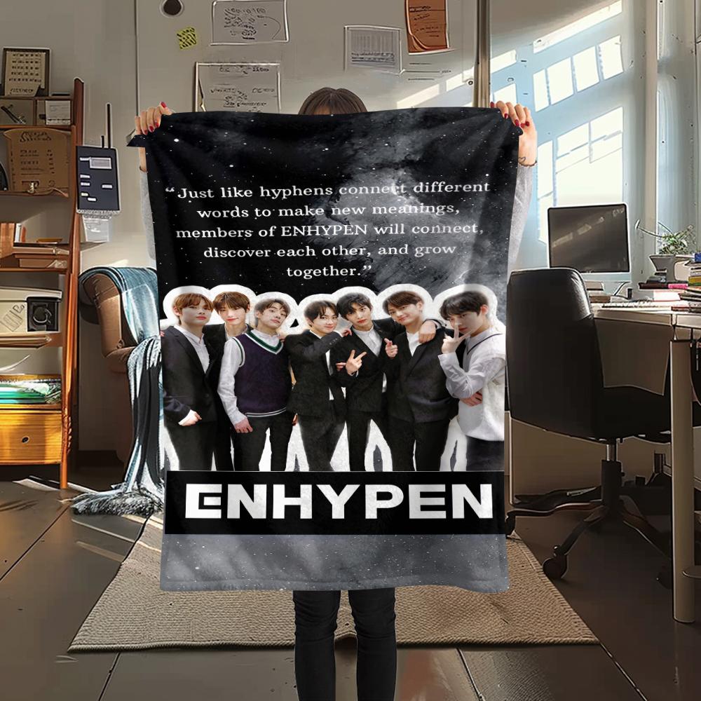 1 Stück Enhypen Aufdruck Flanelldecke, Hohe Qualität für alle Jahreszeiten, Heimdekoration, Wärme und Komfort, Perfekt für Weihnachtsgeschenke