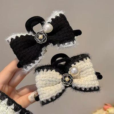 Pletená spona do vlasů s mašlí ve stylu perlové kamélie pro ženy