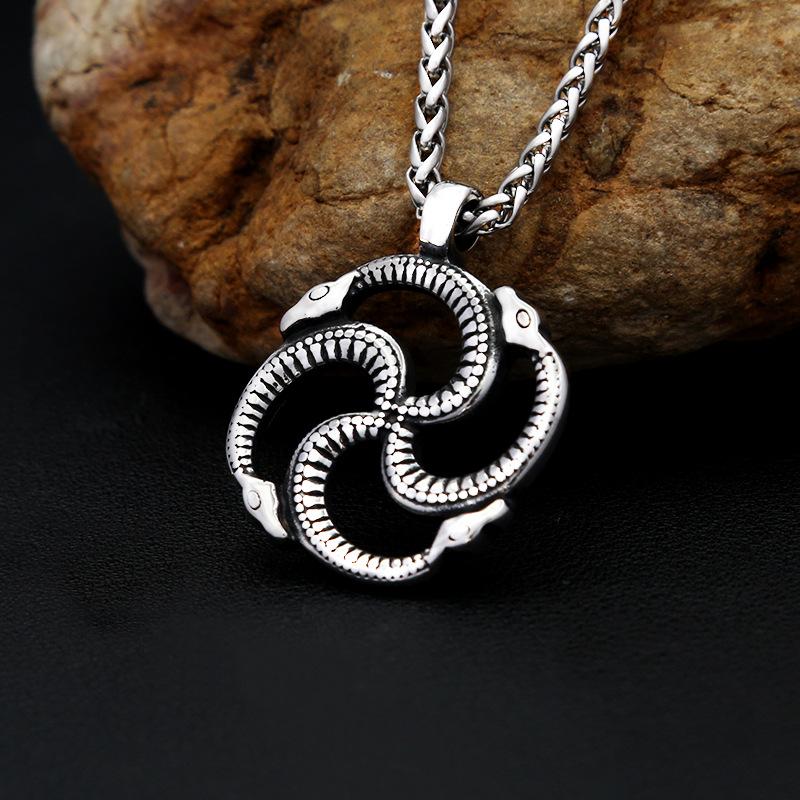 Bijoux Européens et Américains Collier Rétro Dominant Serpent Creux Pendentif pour Homme Article Tendance Personnalité Acier Inoxydable Article Pendentif