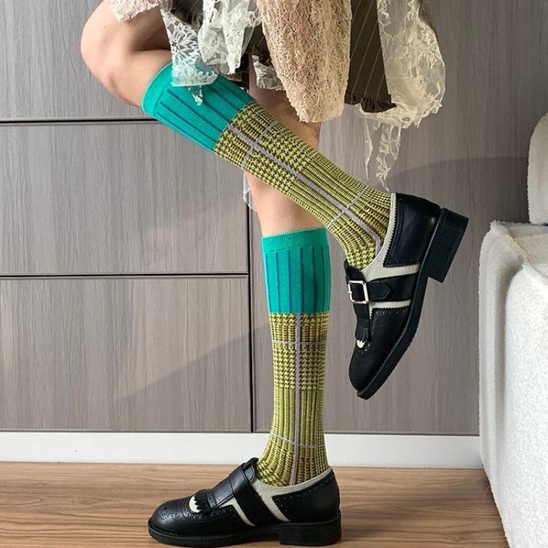 Retro Renk Bloklu Dana Çorabı Kadın Pamuklu Çoraplar Çizgili Kişilik Moda Sonbahar Kış Uzun Boylu Çoraplar