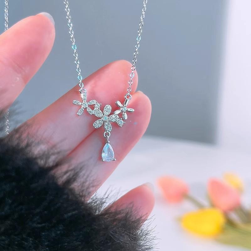 Flower water drop necklace light luxury niche pendant collarbone chain for girlfriend and girlfriend birthday gift