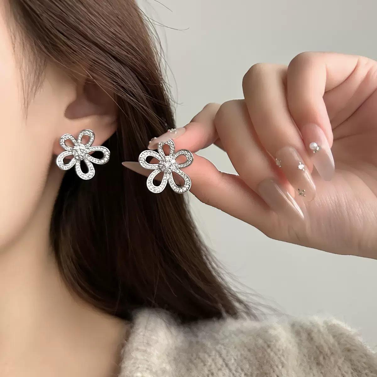 Beixi S999 Silver Needle Crystal Petal Stud Earrings: Elegant High-End Flower Design