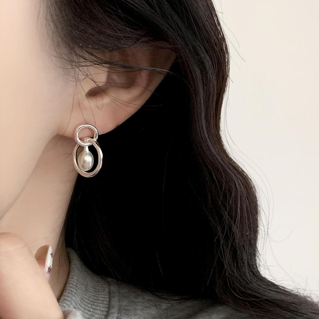 Elegant Faux Pearl Hoop Earrings for Women - Versatile Fashion with Exquisite Design