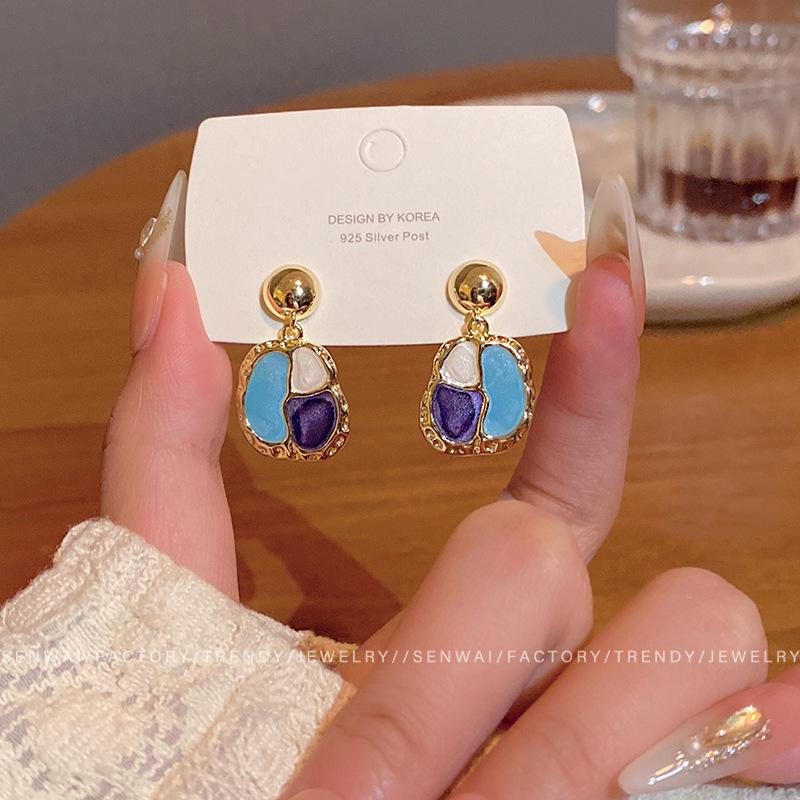 French Maillard earrings women s design stud earrings autumn and winter temperament fashion ear wholesale